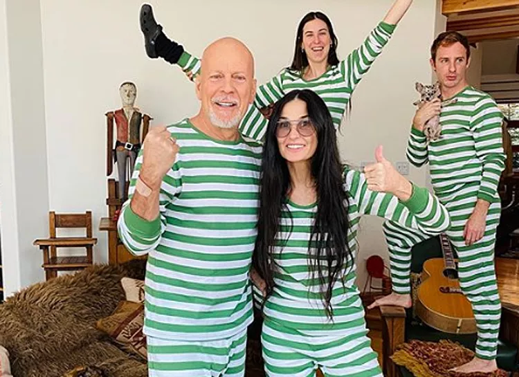 Деми Мур воссоединилась с Брюсом Уиллисом на время карантина