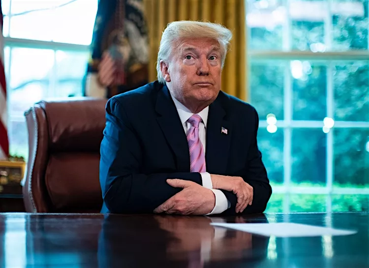 Отбеливатель и ультрафиолет: Дональд Трамп предложил свои методы лечения коронавируса - врачи в панике