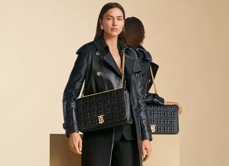 Ирина Шейк снялась в рекламе Burberry вместе со своим двойником