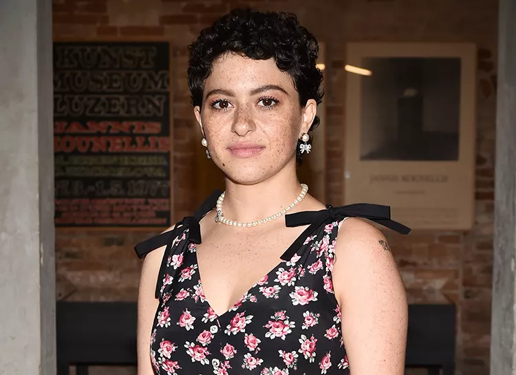 Алия Шокат, которой приписывают роман с Брэдом Питтом, впервые прокомментировала их отношения