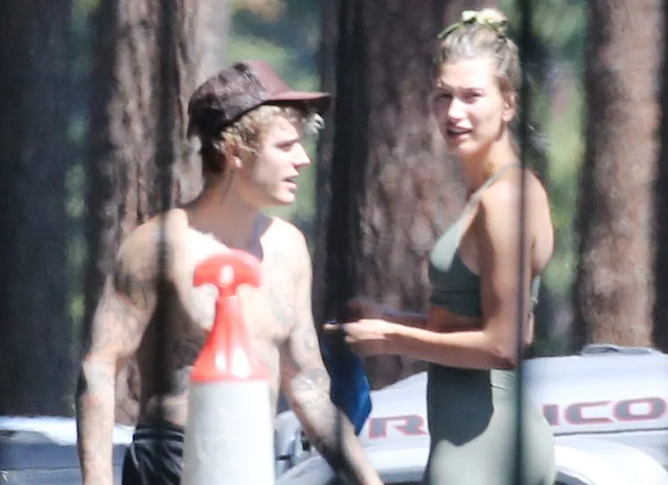 Романтический пикник и прогулка на катере: Джастин и Хейли Бибер провели выходные на озере Тахо