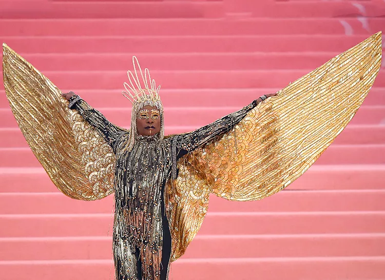 Билли Портер запустил fashion-челлендж, заставив поклонников сделать почти невозможное