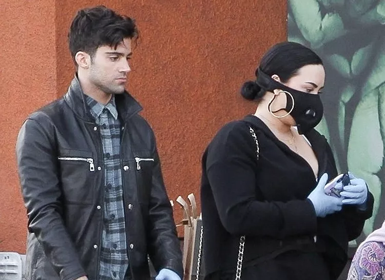 Деми Ловато завела новый роман в разгар пандемии