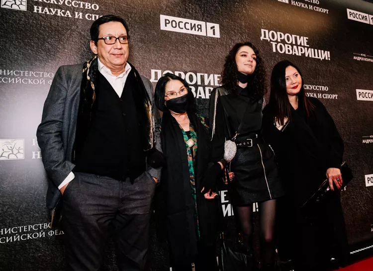 Андрей Кончаловский, Юлия Высоцкая и другие на премьере фильма Дорогие товарищи!