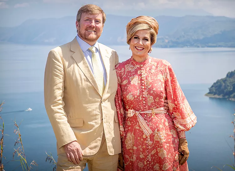 Король Виллем-Александр и королева Максима завершили отпуск в Греции через день после его начала из-за негодования народа