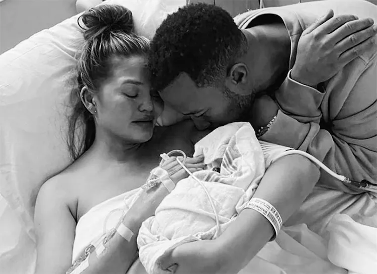 Крисси Тейген объяснила, почему устроила фотосессию после потери ребенка