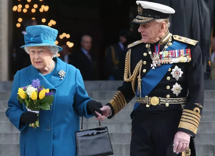 За несколько часов до прощания с принцем Филиппом: представлен ранее неизвестный портрет с Елизаветой II