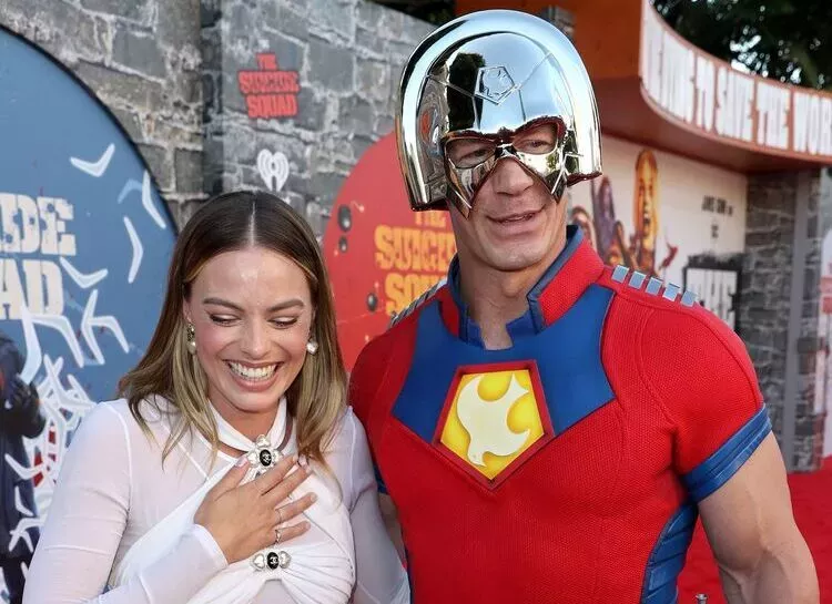 Марго Робби, Кейт Бекинсейл, Рита Ора и Тайка Вайтити и другие на премьере Отряда самоубийц