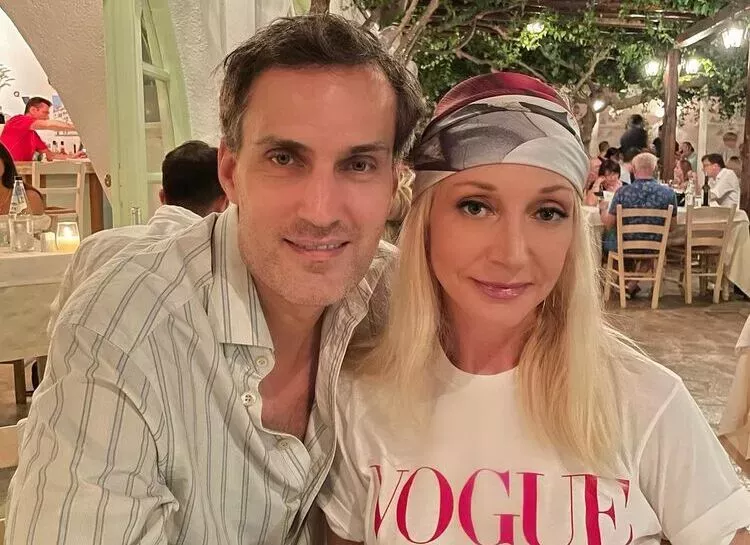 Кристина Орбакайте показала, как они с мужем и друзьями отдохнули на Миконосе
