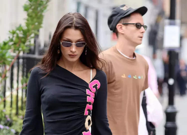 После отдыха на Ибице: Белла Хадид была замечена в Лондоне с бойфрендом Марком Калманом