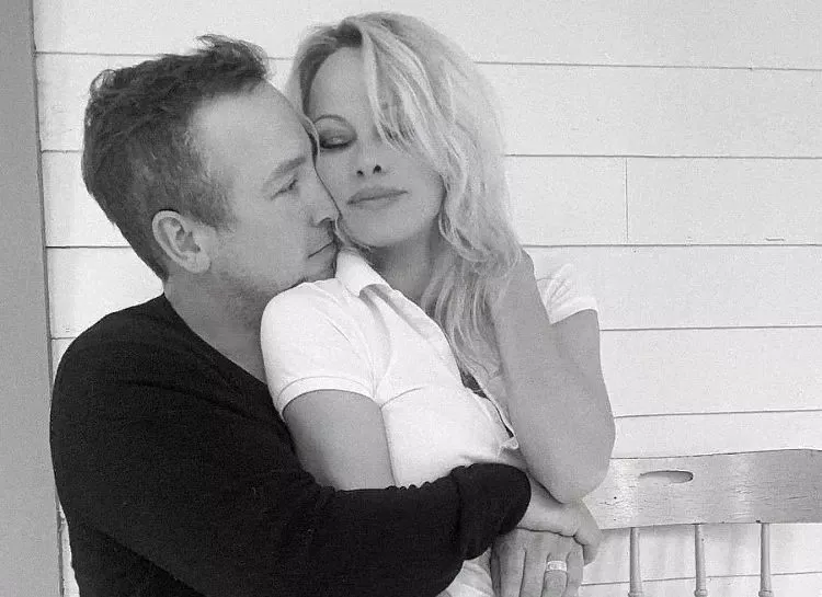 Памела Андерсон и ее муж-телохранитель дали первое совместное интервью: Мы не вылезаем из кровати с Рождества