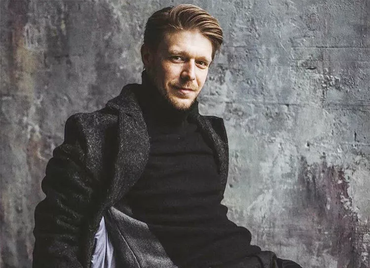 Никита Ефремов о сериале Полет, работе с отцом Михаилом Ефремовым и раздельных каникулах с Марией Иваковой