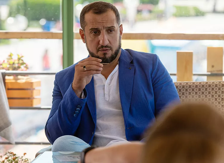 Отпуск: 6 причин посмотреть новый комедийный сериал c Араратом Кещаном, Татьяной Догилевой и Демисом Карибидисом