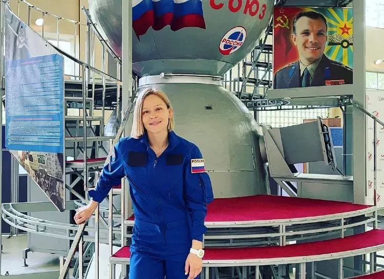 Юлия Пересильд показала, как готовится к полету в космос