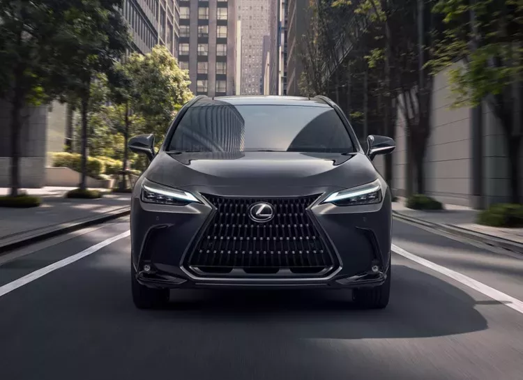 Lexus представил обновленный кроссовер Lexus NX