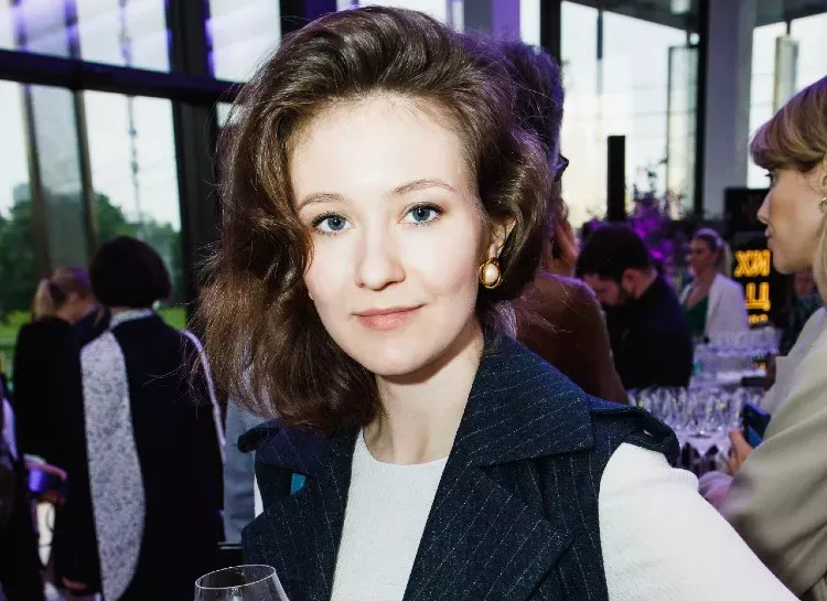Яна Гладких, Илья Бачурин, Татьяна Геворкян и другие на открытии художественной выставки в Москве