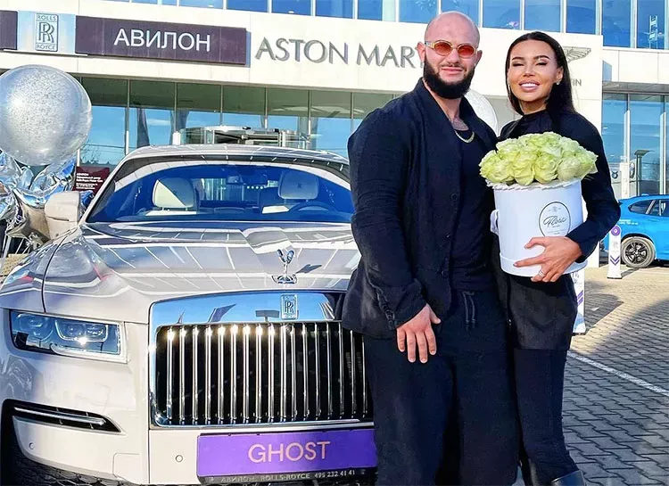 На просто так: Джиган подарил Оксане Самойловой автомобиль стоимостью более 30 миллионов рублей