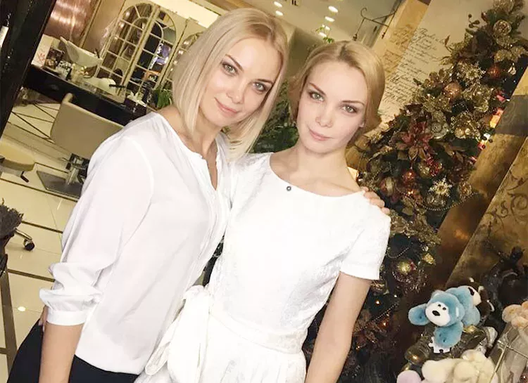 Ольга Арнтгольц стала мамой на 20 дней раньше сестры Татьяны