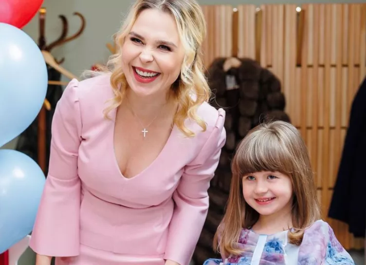 Пелагея показала кадры с празднования 6-летия дочери 