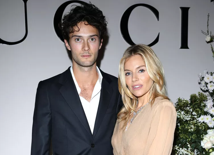 Редкий выход: Сиенна Миллер и Оли Грин на закрытой вечеринке Gucci