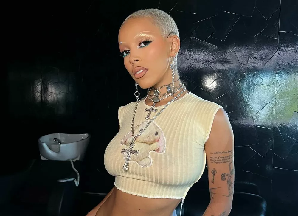 Как старший брат издевался над Doja Cat — шокирующее заявление матери звезды