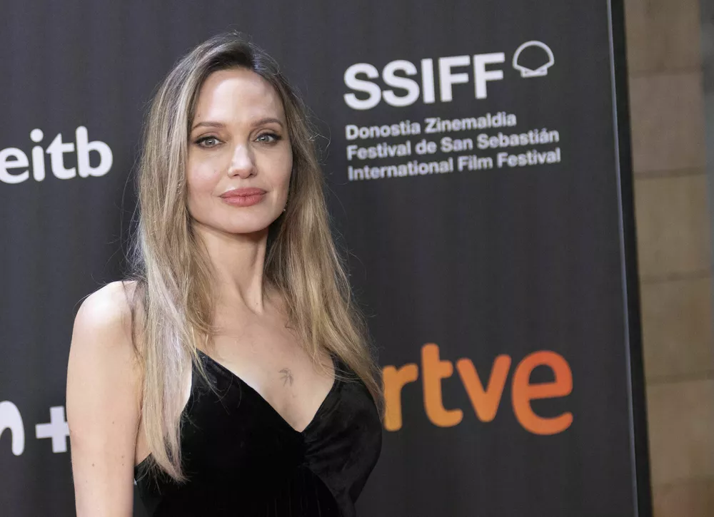 Анджелина Джоли планирует покинуть Америку