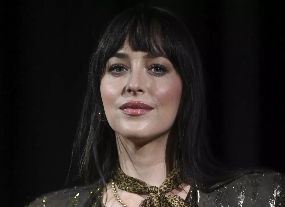 Дакота Джонсон, Кирстен Данст и другие селебрити на показе Valentino