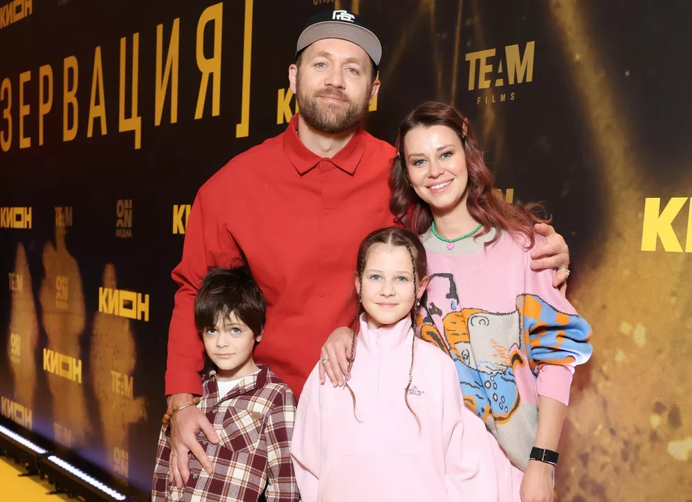 Денис Шведов с семьей, Филипп Янковский, Кристина Асмус и другие на премьере сериала Резервация
