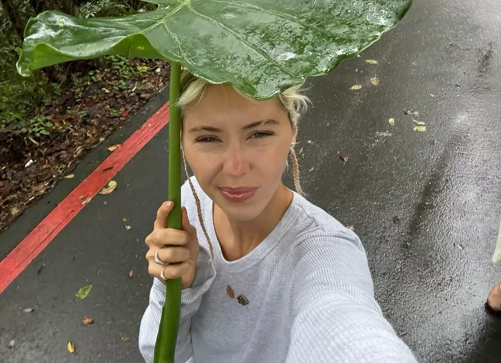 Дочь Джуда Лоу позирует на лодке в бикини 