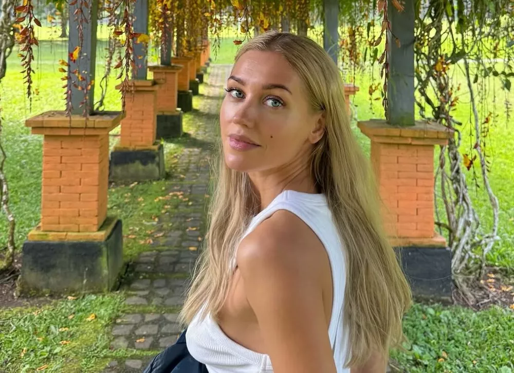 Кристина Асмус выложила кадры с новым бойфрендом, чью личность держит в секрете
