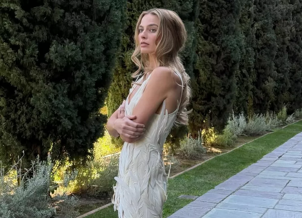 Марго Робби стала лицом модного бренда Виктории Бекхэм на фоне ее скандала с сыном