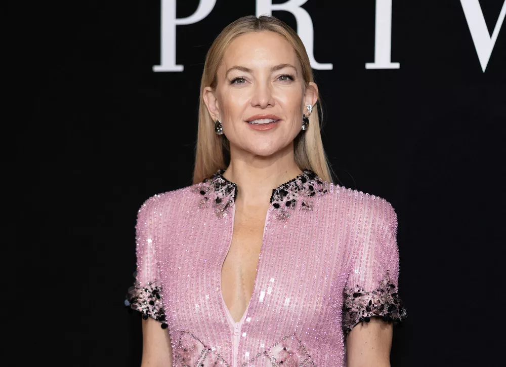 Показ новой коллекции Armani: Кейт Хадсон, Элизабет Дебики, Мишель Пфайффер и другие среди гостей