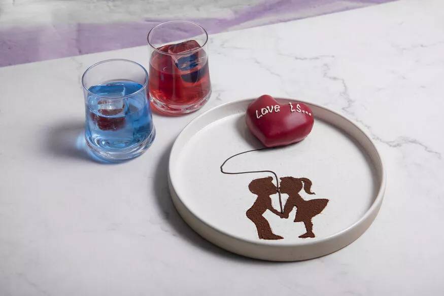 Коктейли и десерт Love is… в Zemlya Moscow