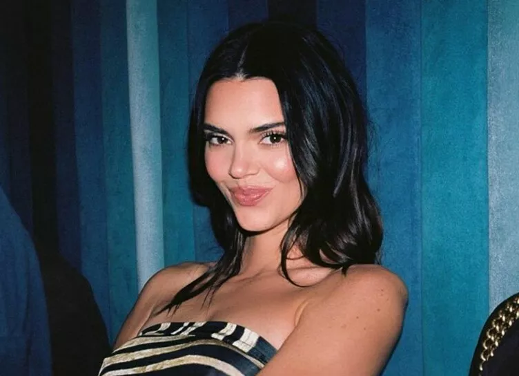 Осторожно — горячо: Кендалл Дженнер опубликовала видео топлес