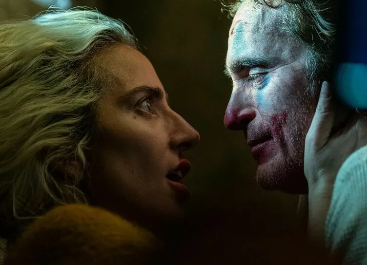 В сети появился первый кадр из продолжения “Джокера” с Леди Гагой и Хоакином Фениксом