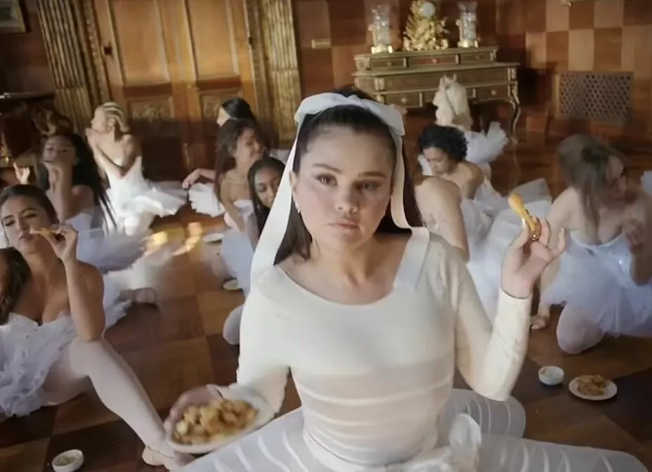 Селена Гомес отрепетировала девичник на съемках своего клипа