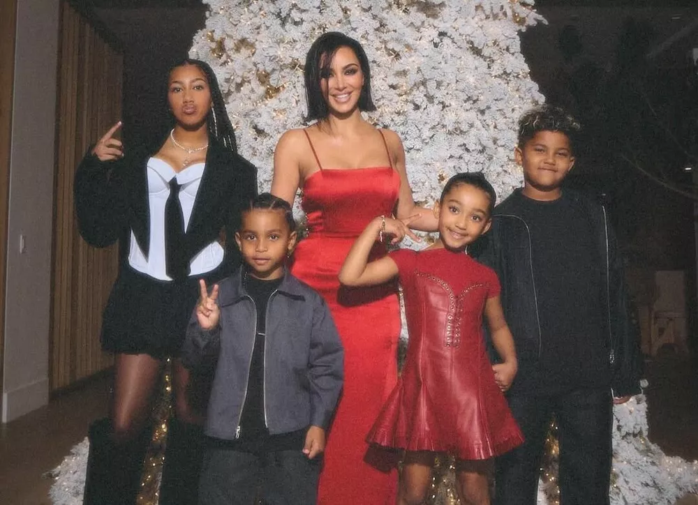 Или она, или я: реакция Ким Кардашьян на карьеру 11-летней дочери