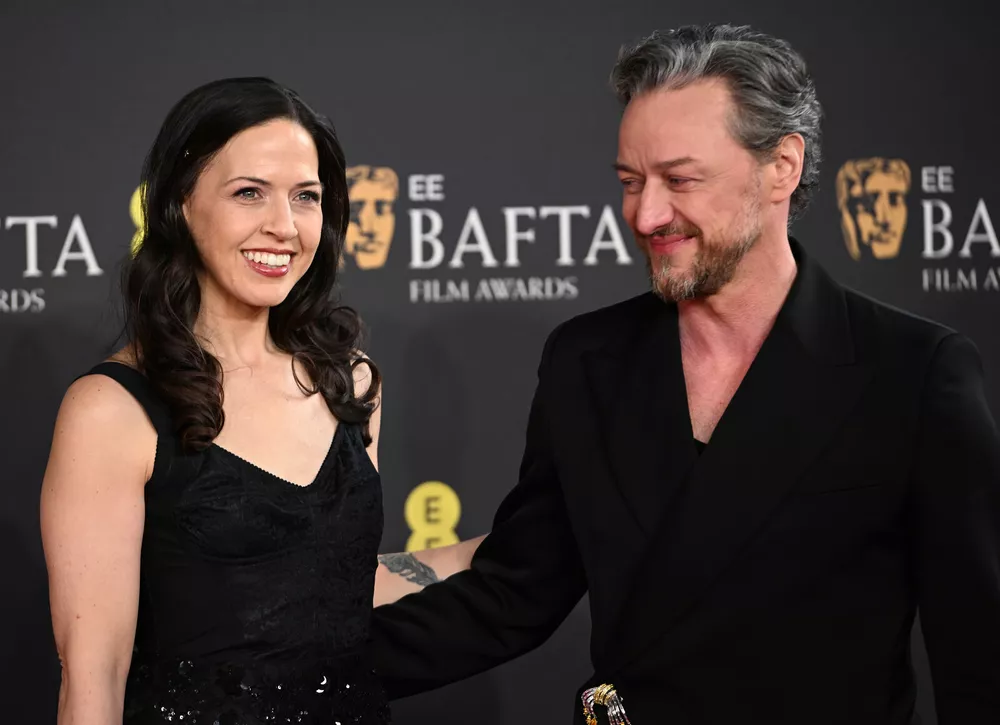Джеймс Макэвой с женой посетили кинопремию BAFTA