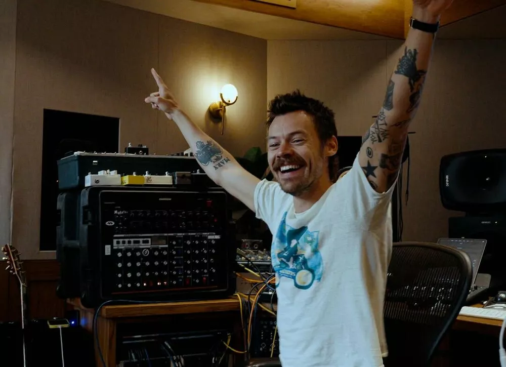 Гарри Стайлс впервые прокомментировал слухи о пересадке волос