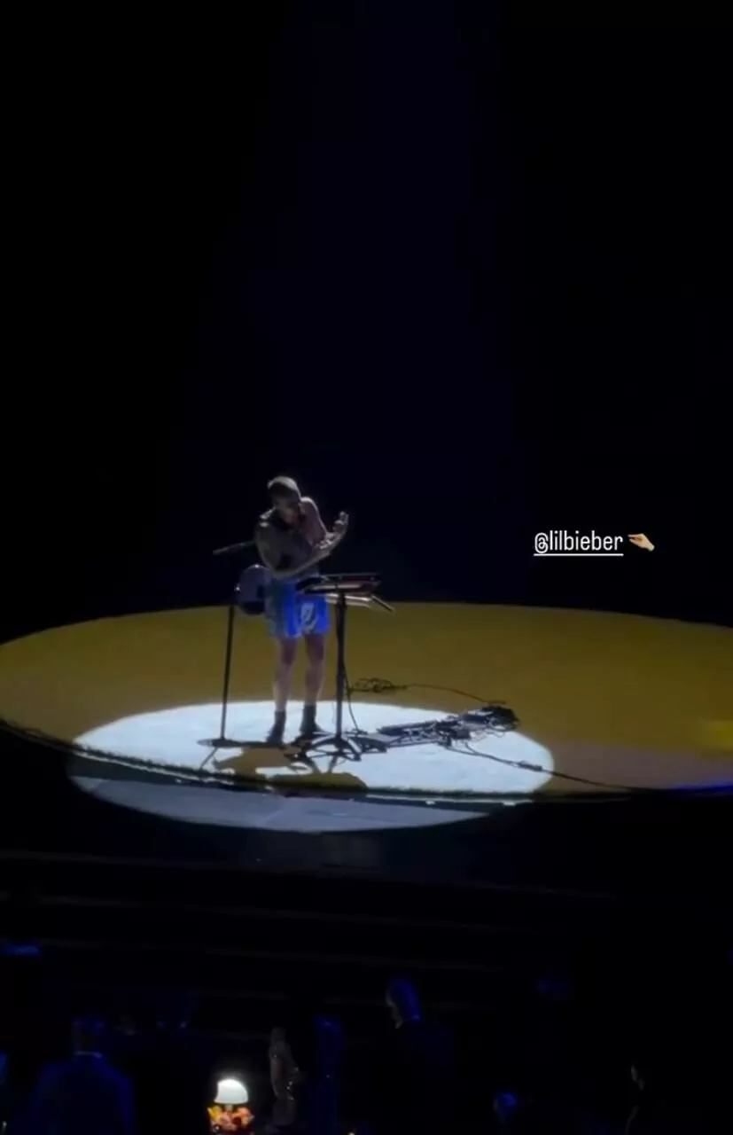 Бибер на сцене