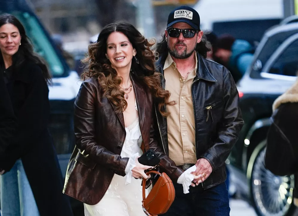 Лана Дель Рей выпустила трек, написанный в соавторстве с мужем