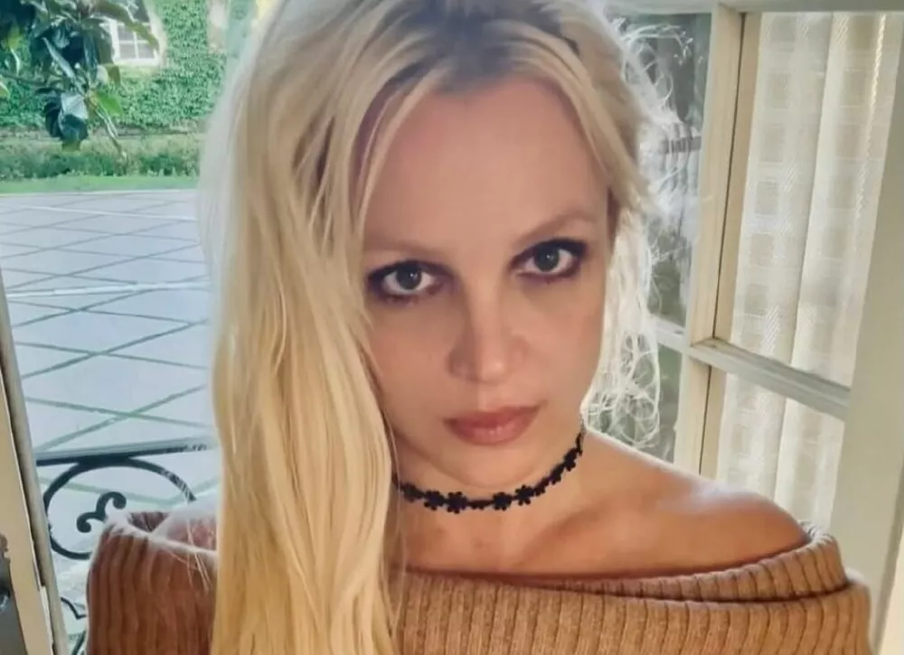 Опять за свое: Бритни Спирс позирует обнаженной на пляже