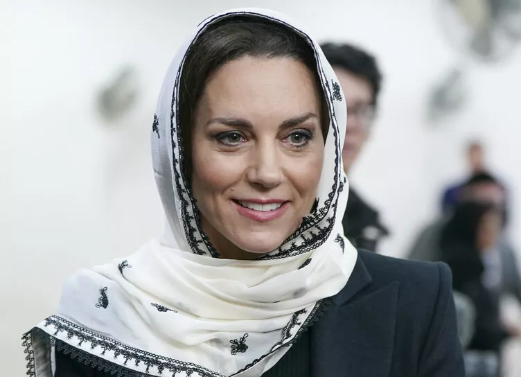 Кейт Миддлтон посетила центр мусульманской культуры в национальном головном уборе