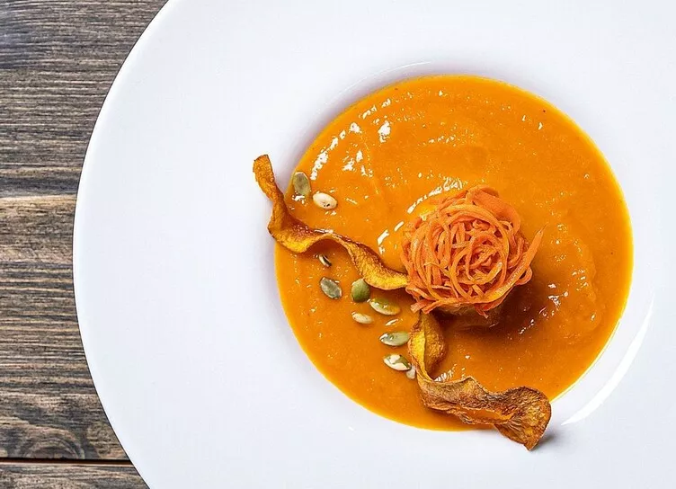 Самые вкусные постные крем-супы: тыквенный с карри, кукурузный с попкорном, грибной с ячменем