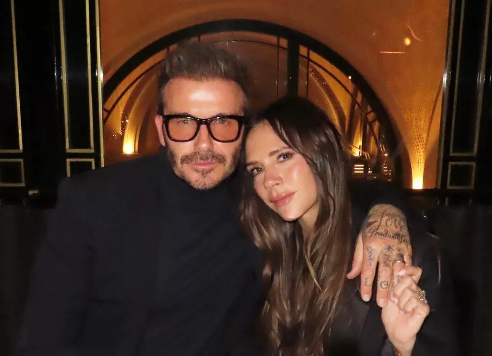 Дэвид Бекхэм подарил жене Виктории самокат-ходунки с корзиной для вина