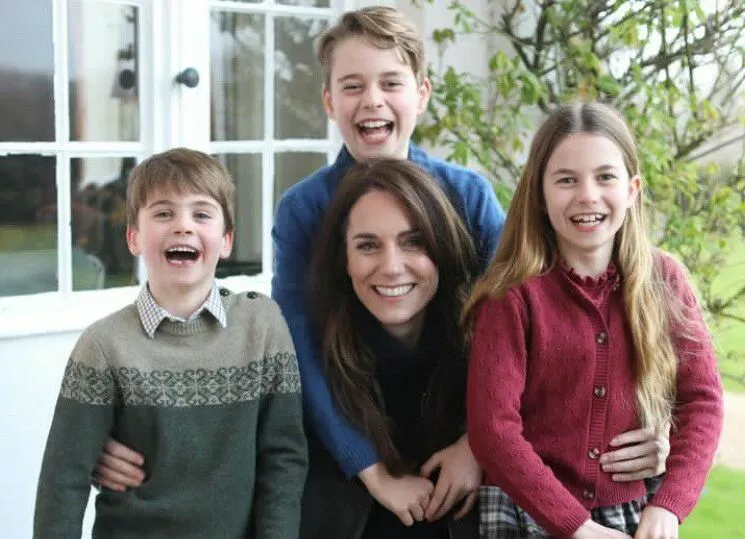 Кенсингтонский дворец опубликовал первую фотографию Кейт Миддлтон после операции