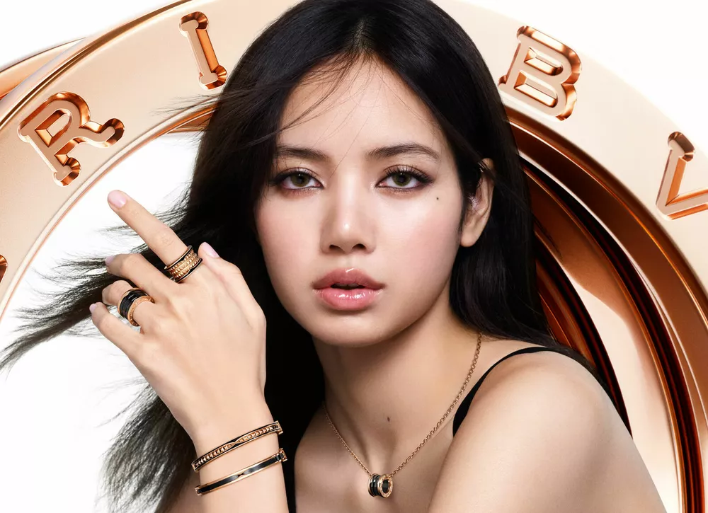 Лиса из Blackpink для ювелирной съемки и не только: дайджест fashion-новостей