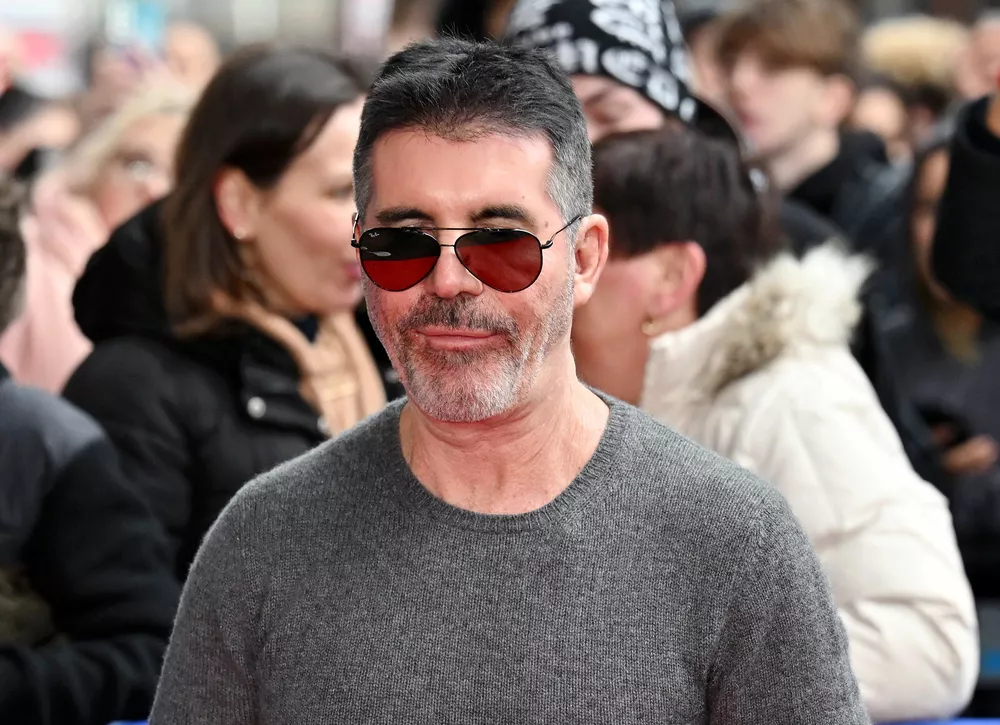 Перебор с филлерами: пластический хирург объяснил, почему Саймона Коуэлла не узнать