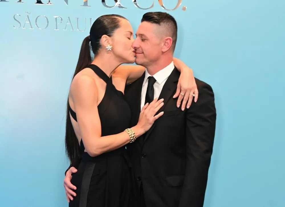 Адриана Лима страстно поцеловала мужа на светском мероприятии