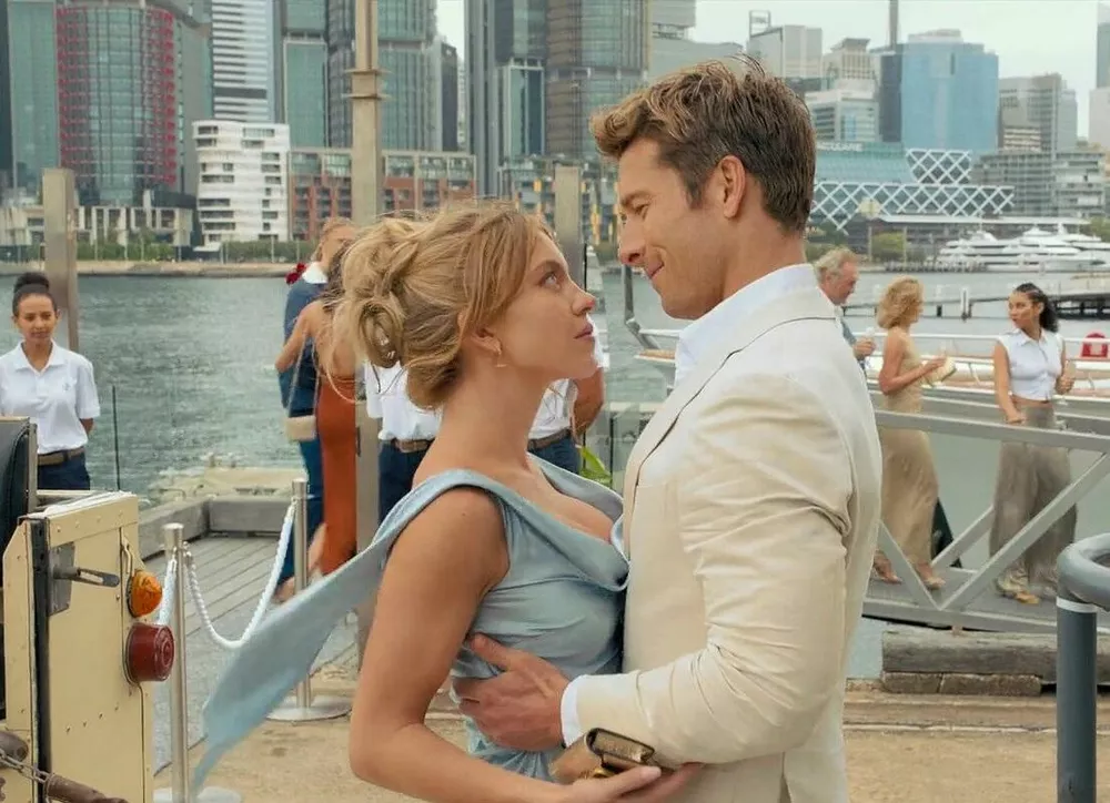 Сидни Суини и Глен Пауэлл возобновили слухи о романе после того, как актриса отменила свою свадьбу 